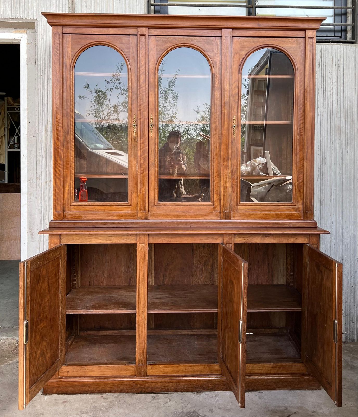 Early 20th Bookcase Or Vitrine In Spanish Pine With Three Arch Glass Doors photo vinterior