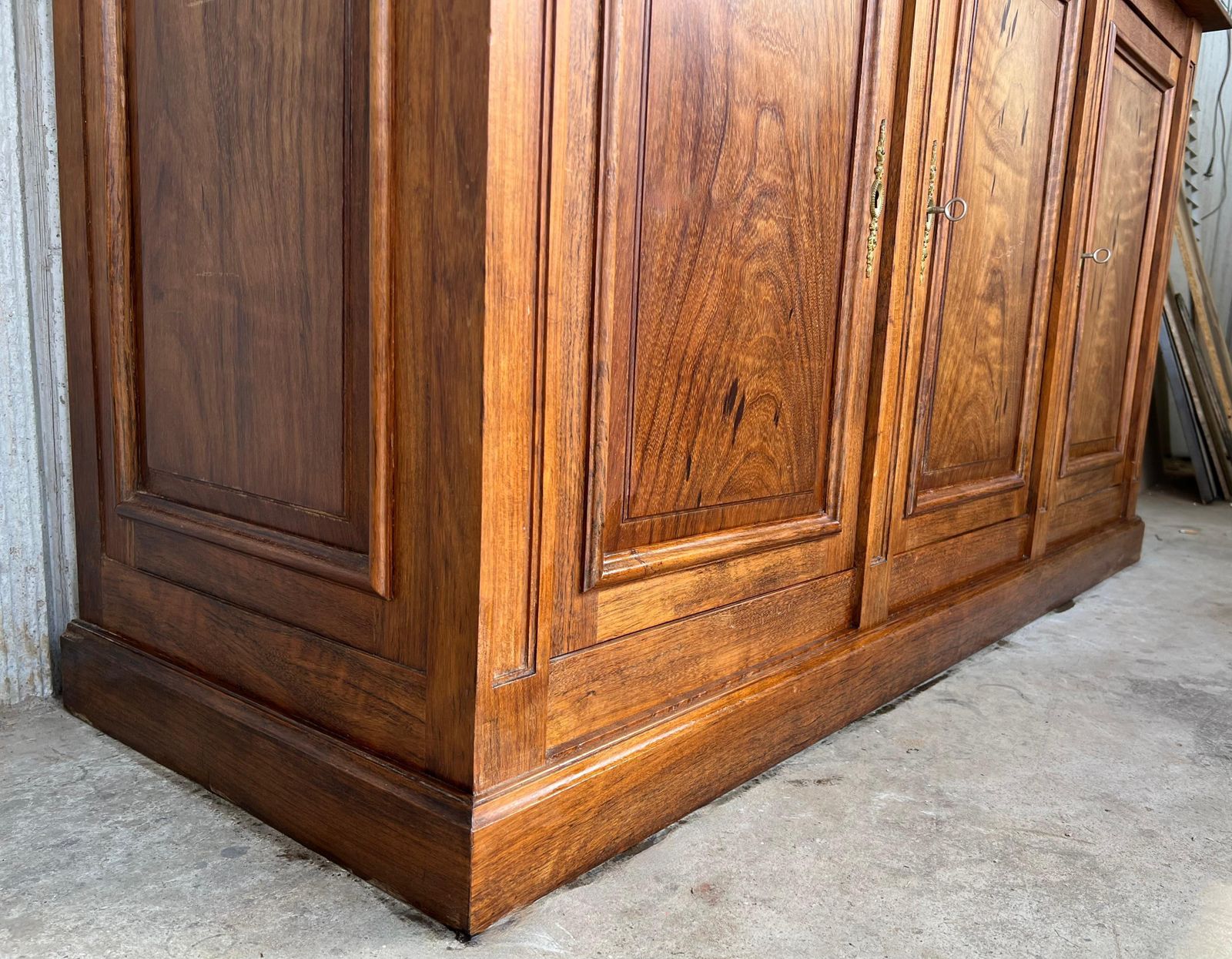 photo furniture Early 20th Bookcase Or Vitrine In Spanish Pine With Three Arch Glass Doors