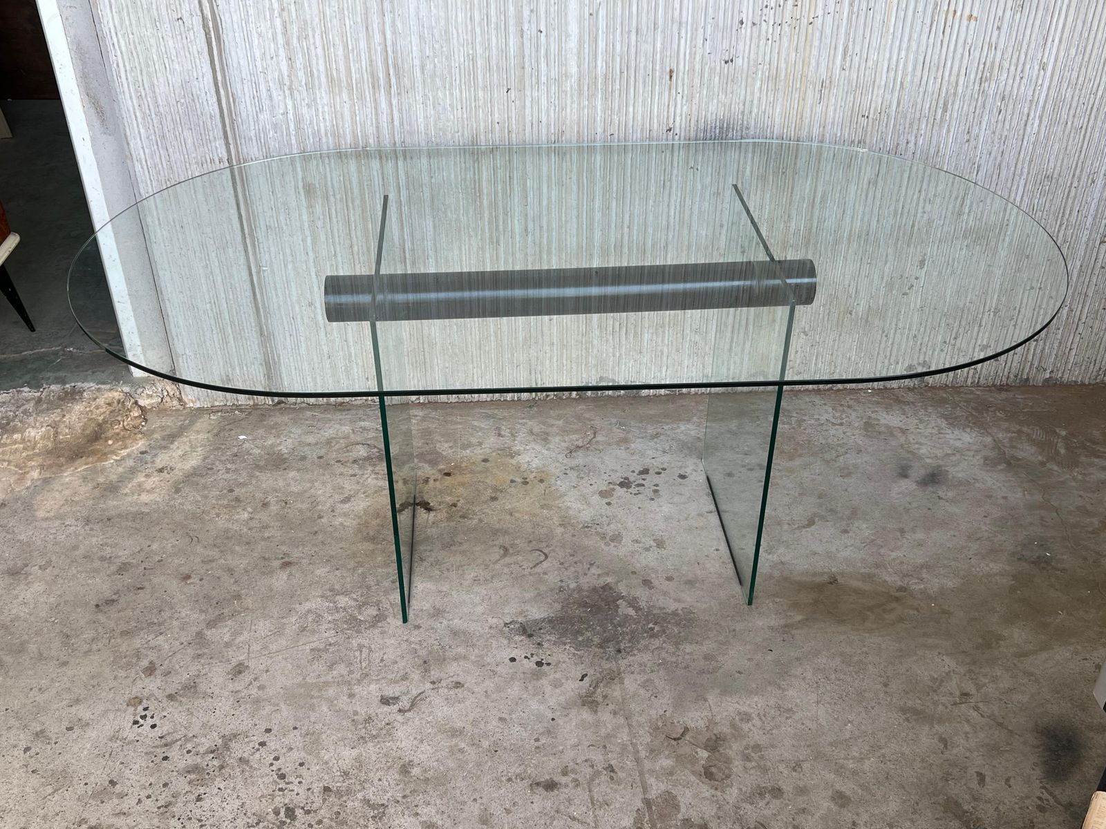 photo for sale Table à manger mid-century modern en verre, pieds en verre, dans le style Pace