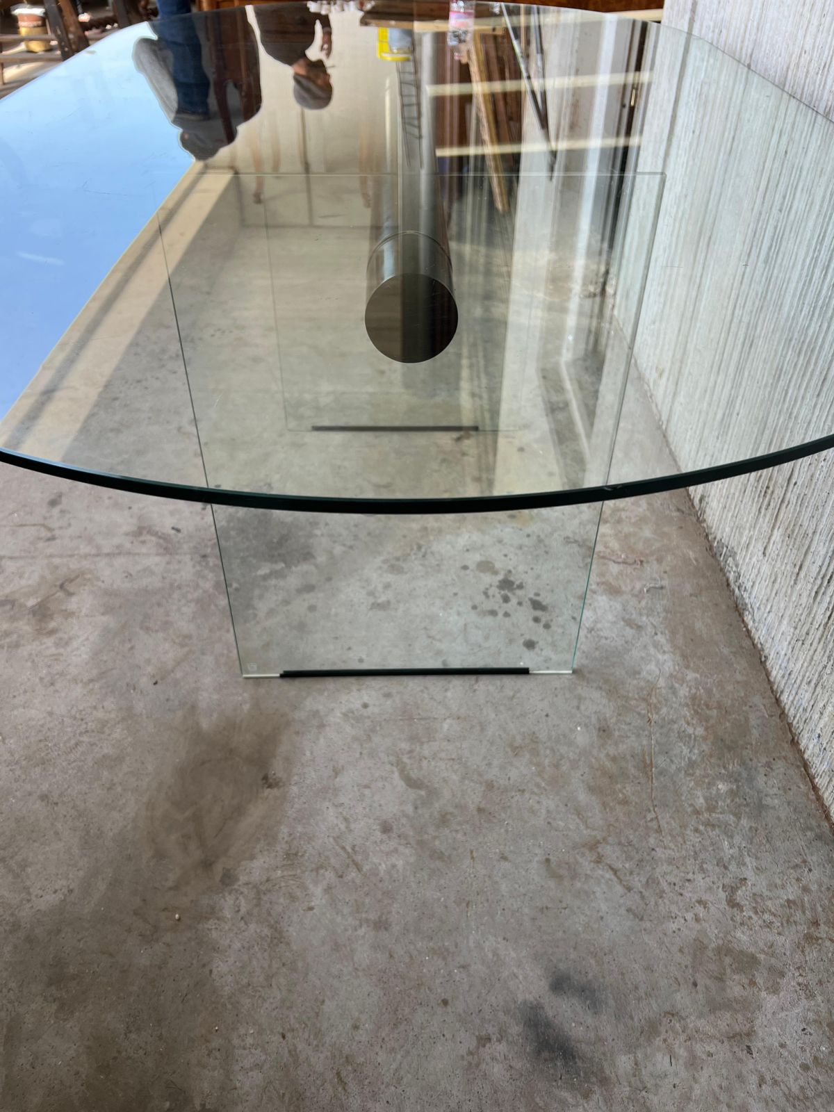 photo vinterior Table à manger mid-century modern en verre, pieds en verre, dans le style Pace