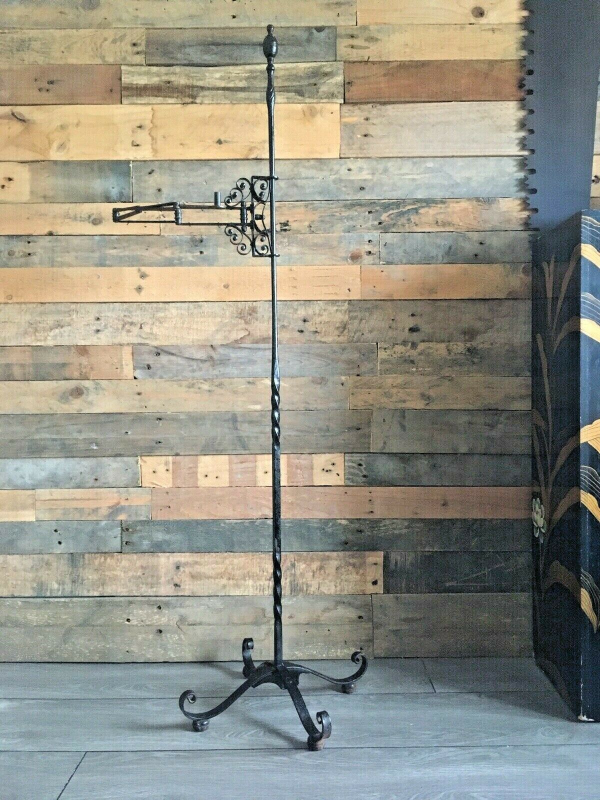 photo furniture Superb Primitive Antique C1820 Blacksmith Forged Wrought Iron Floor Standing Whale Oil Lamp Country House Farmhouse Candle Stand