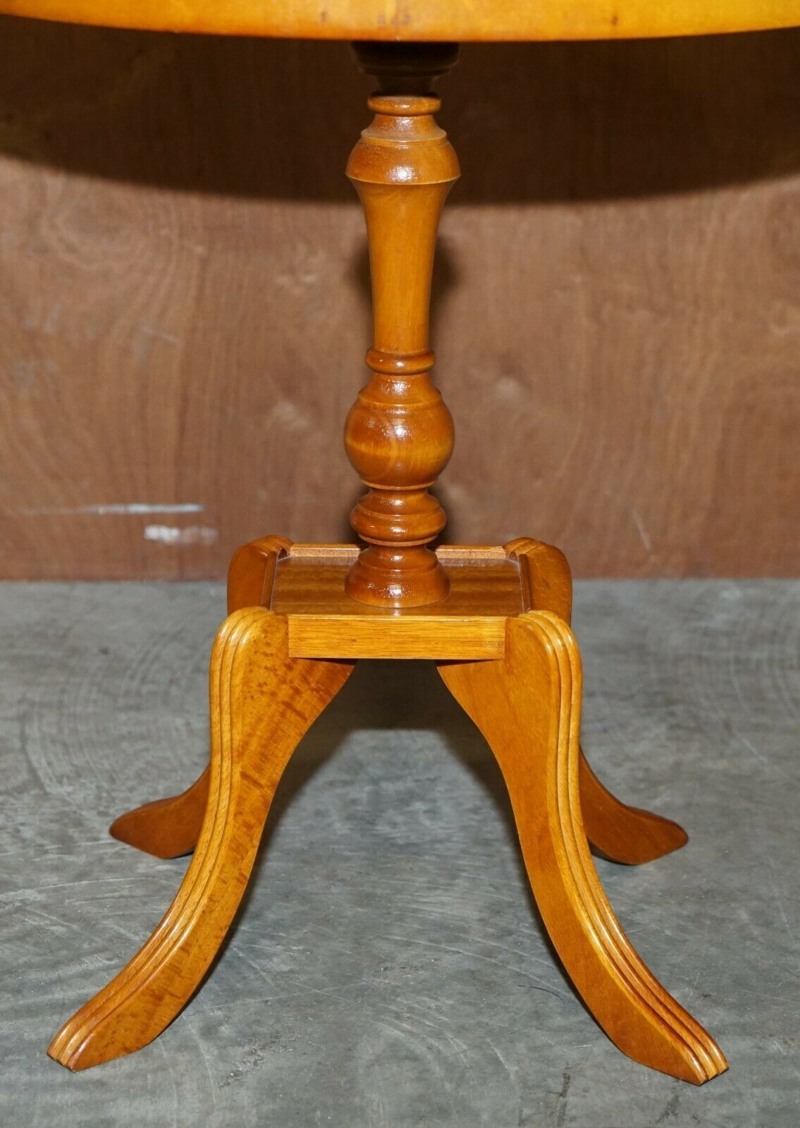 Sublime Mahogany Wood Beresford & Hicks Side End Lamp Table With Gallery Rail photo vinterior