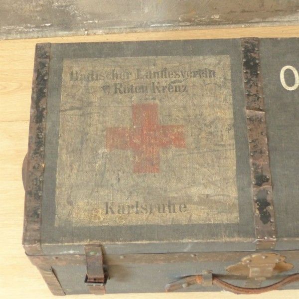 Antique Medicine Chest From Ww1 From The German Red Cross. 1914   1918 photo 501.0