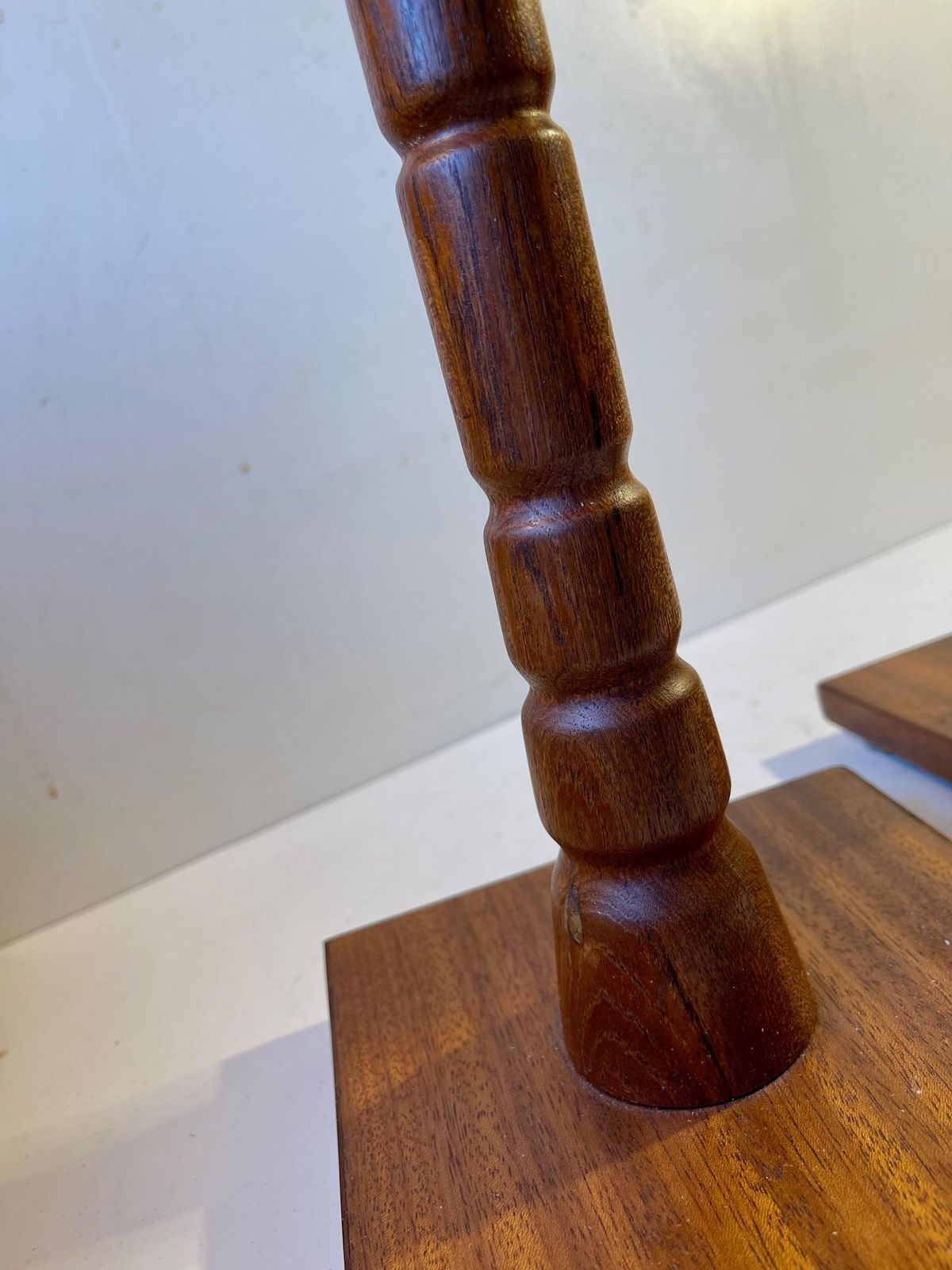 Scandinavische Mid-Century tafellampen in teak photo vinterior