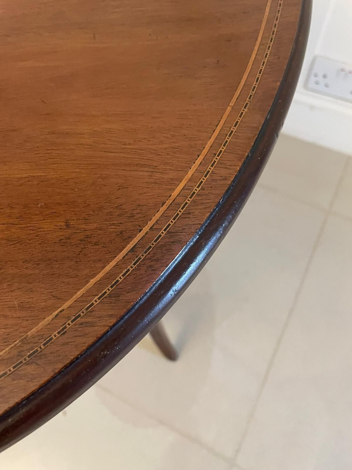 photo vintage Antique Edwardian Quality Mahogany Inlaid Lamp Table