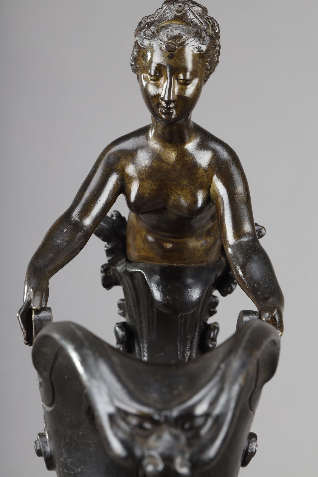 photo vinterior Pair Of Decorative Bronze Ewers In The Renaissance Style