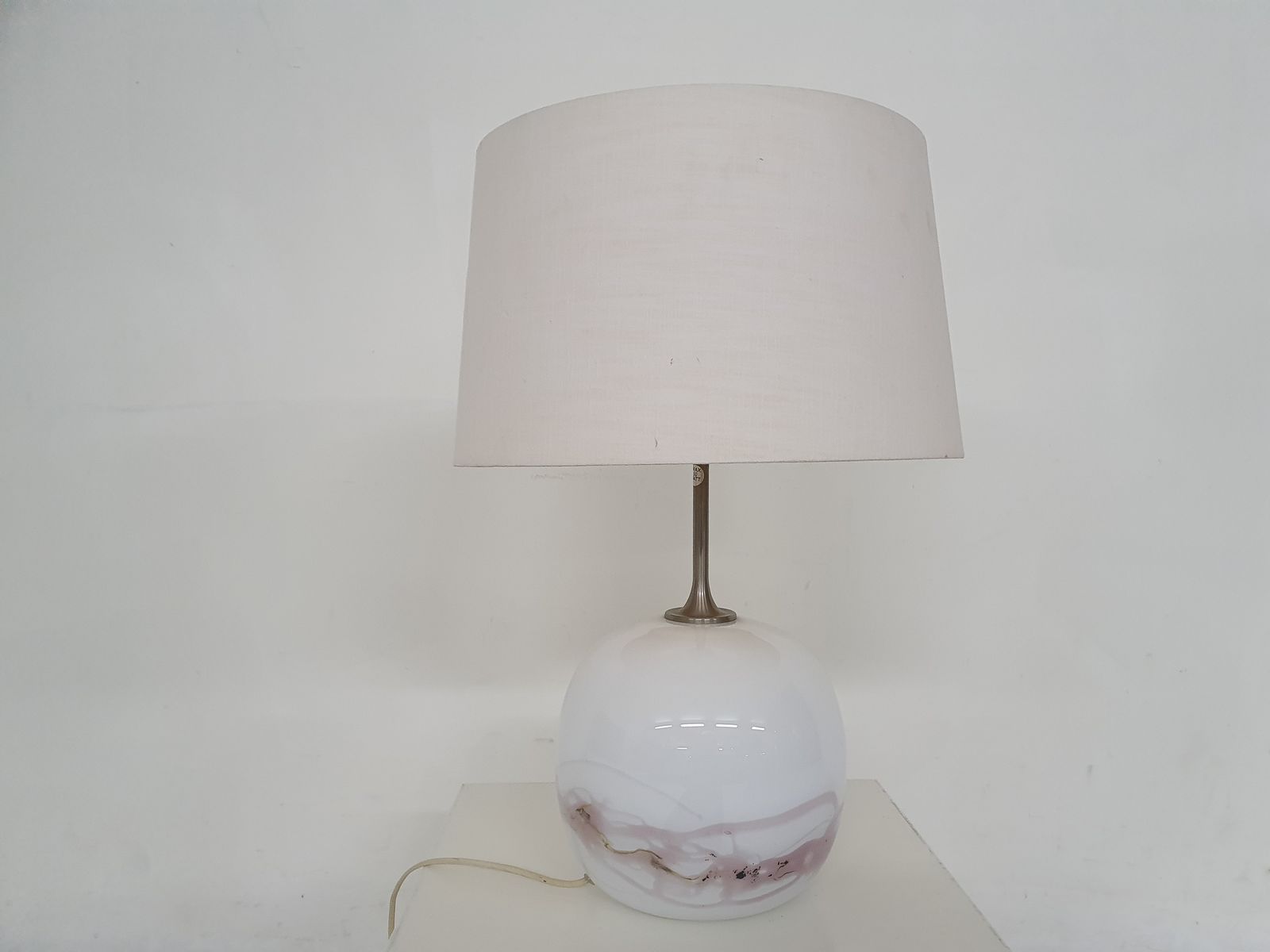 Michale Bang "Sakura" Glazen Tafellamp Voor Holmegaard, Denemarken, Ca. Jaren 1980