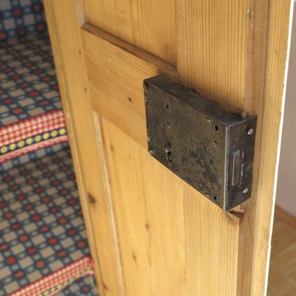 Antique Natural Pine Wood Wardrobe In Very Good Condition 1850   1880 photo for sale