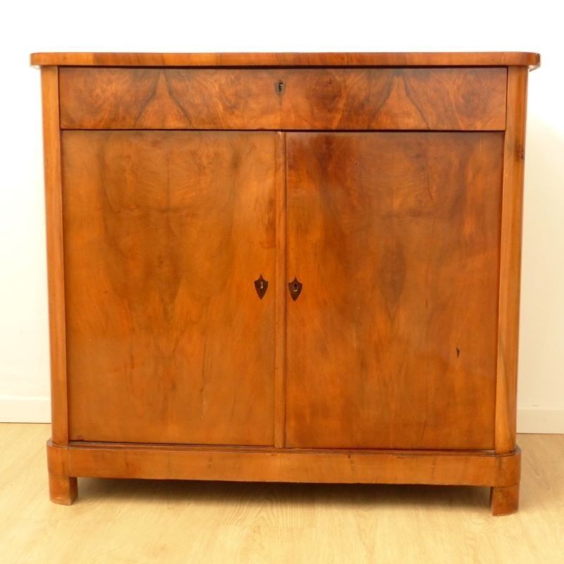 photo vinterior Antique Biedermeier Chest Of Drawers. 1820   1850