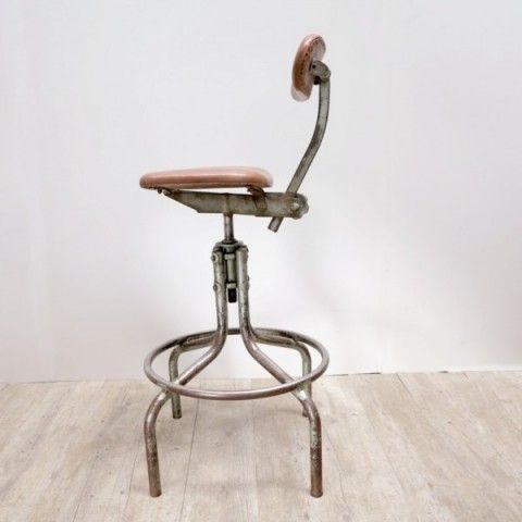 Swivel Industrial Office Chair. photo vinterior
