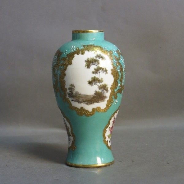 Porcelain Vase. Bourdois & Bloch. France 1890   1900. photo Home Decor