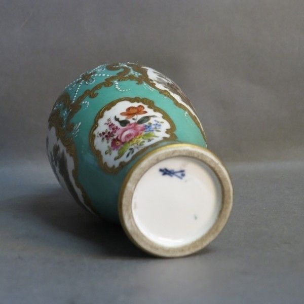 Porcelain Vase. Bourdois & Bloch. France 1890   1900. photo vintage