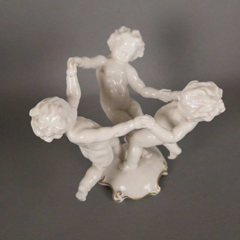 Porcelaine Figure: Der Reigen From Karl Tutter For Hutschenreuther Kunstabteilung photo for sale