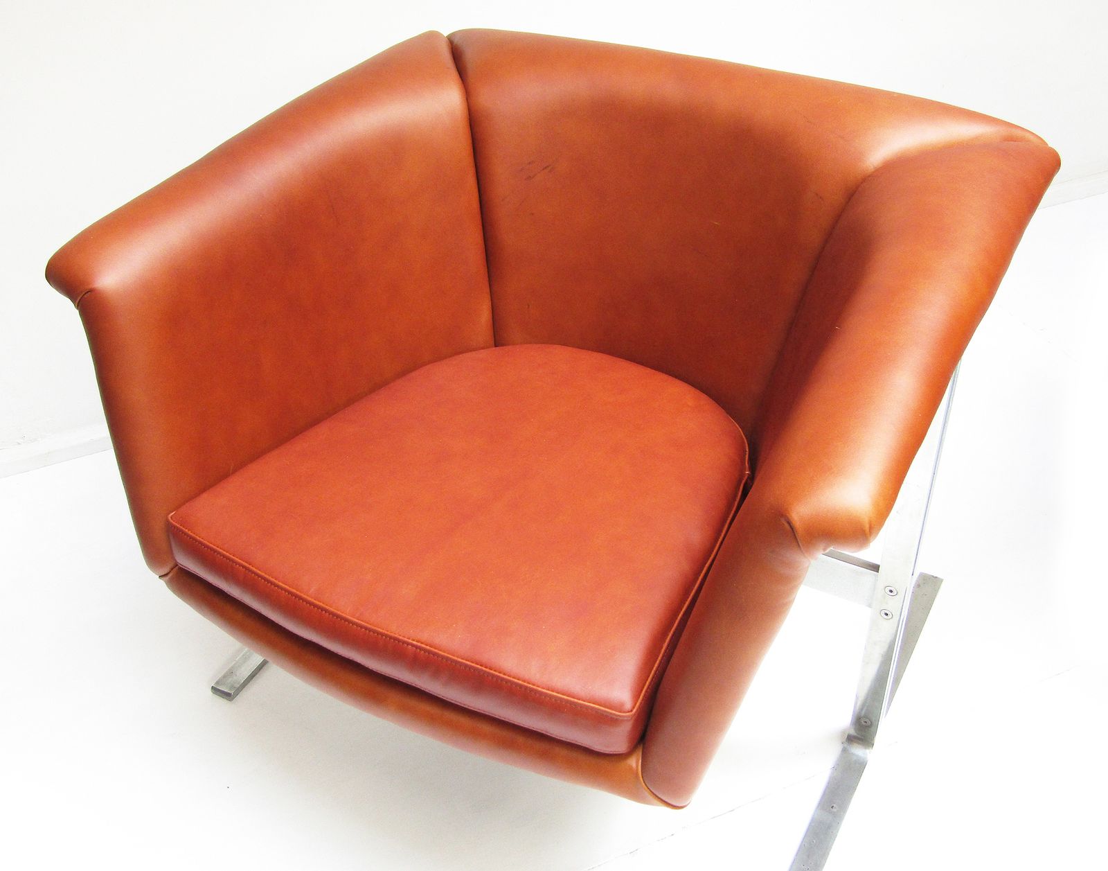Two Space Age "042" Chairs By Geoffrey Harcourt For Artifort photo vintage