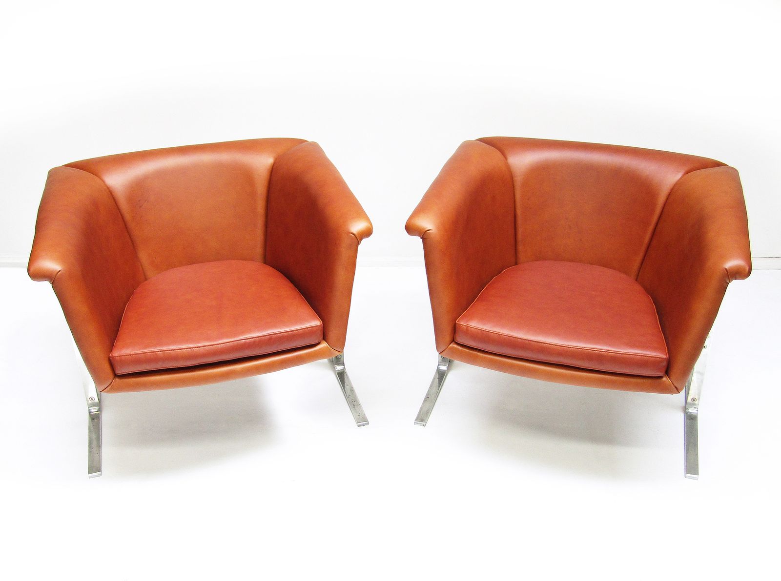 Two Space Age "042" Chairs By Geoffrey Harcourt For Artifort photo furniture