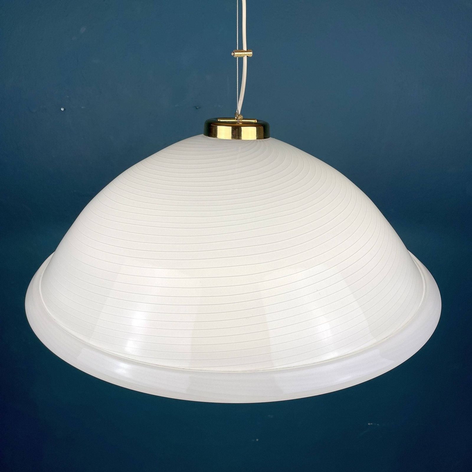 Vintage Grote Swirl Murano Glazen Hanglamp Italië Jaren 80 Wit Mid Century Verlichting Vintage Murano Kroonluchter photo for sale