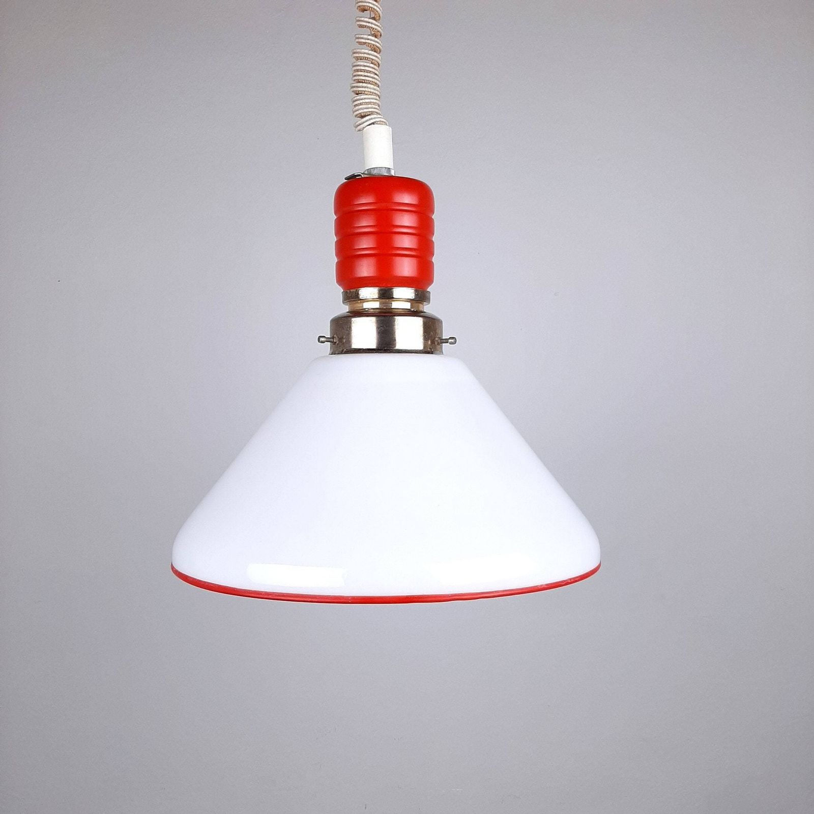 Retro Hanglamp | Italië, Jaren '70 | Glas En Hout | Rood & Wit | Farmhouse / Cottage | Mid Century | Vintage Verlichting