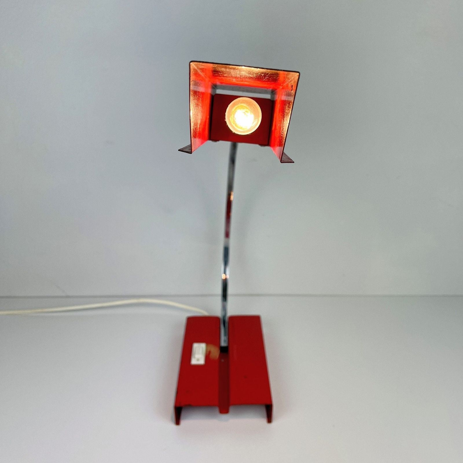 Mid Century Red Metal Desk Lamp Emi Poljcane Yugoslavia 1970s Vintage Industrial Loft Office Table Lamp photo vinterior