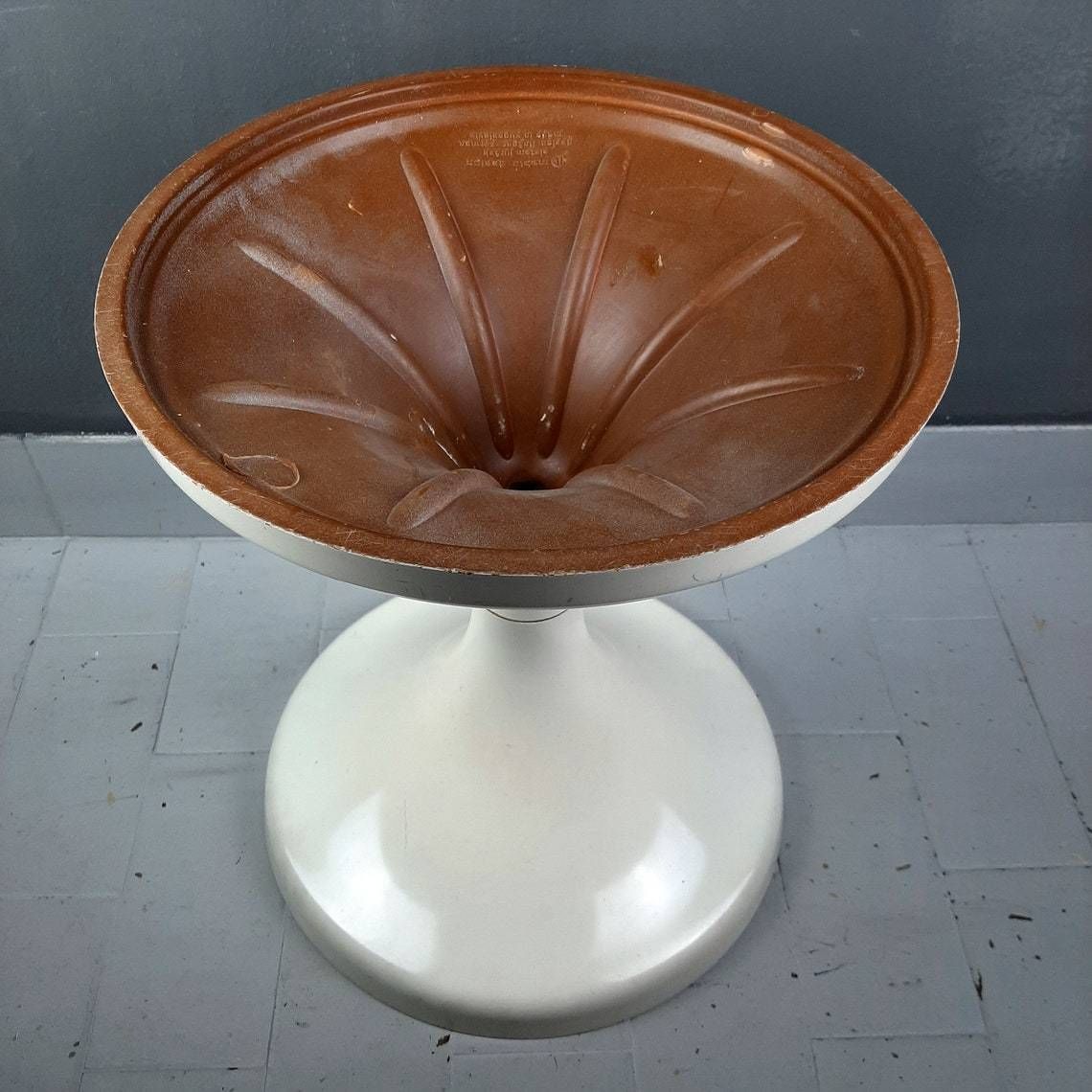 Mid Century White Plastic Stool Jurcek By Finzgar   Zorman For Meblo Yugoslavia 1970s Mushroom Stool Space Age Tabouret photo vinterior