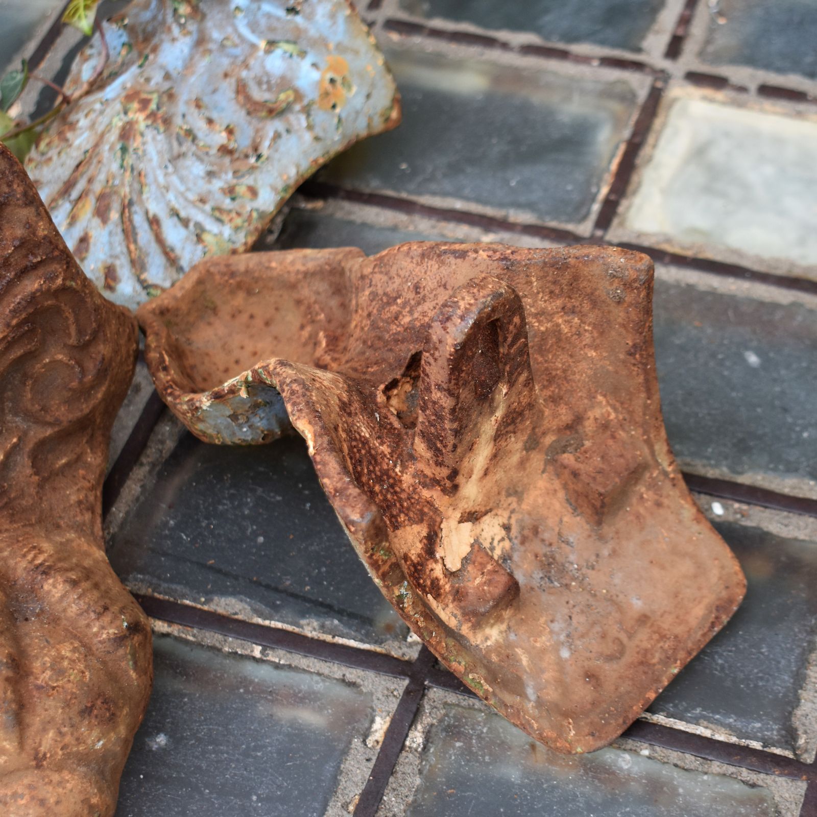 Antique Victorian Original Cast Iron Claw And Ball Feet Salvaged Roll Top Bath photo vintage