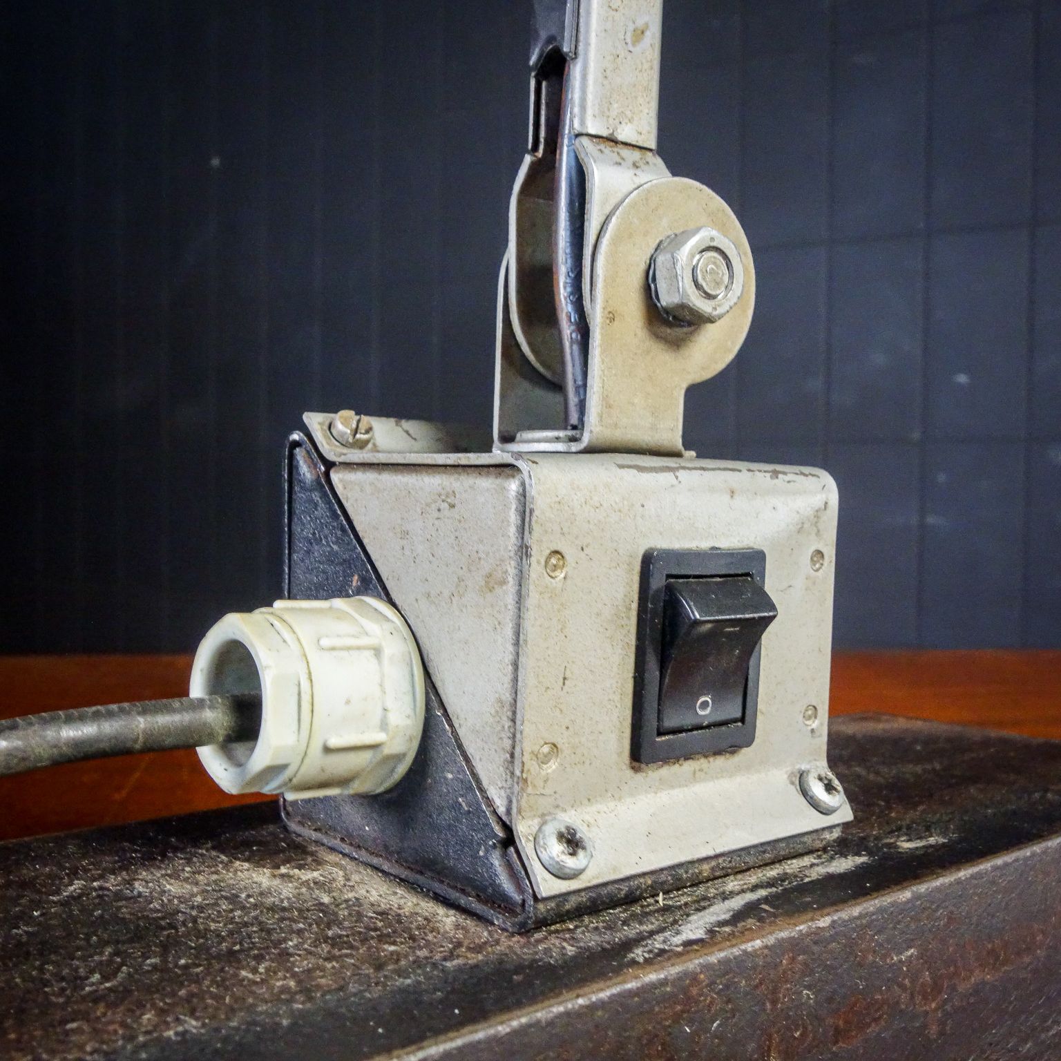 photo furniture Industrial Iron Table Lamp – Fifties