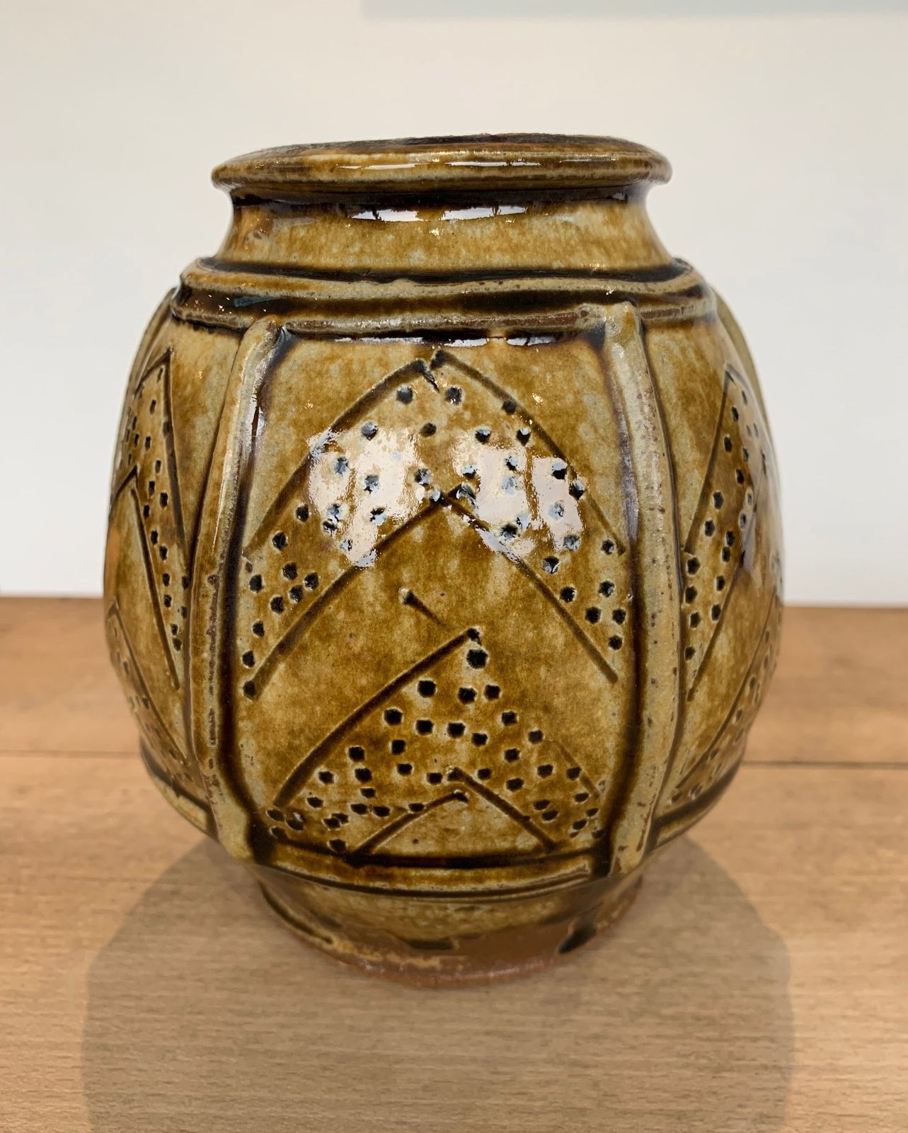 Superb Mike Dodd (British B.1943)  Facetted Studio Pottery Vase Decorated With Chevron Motif Design photo buy