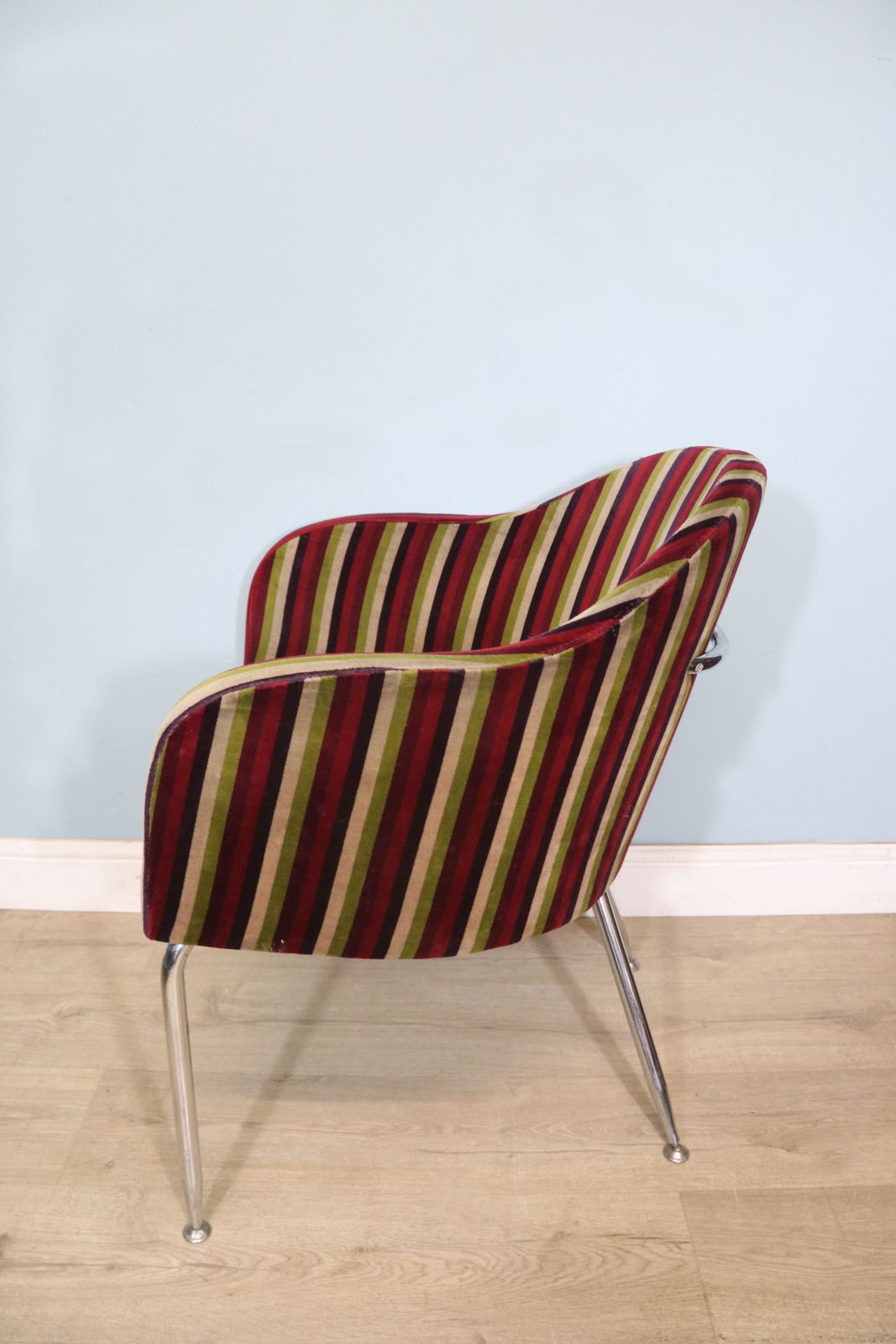 A Lovely Set Of 4 Vintage Striped Upholstery And Chrome Framed Bow Back Tub Chairs photo buy