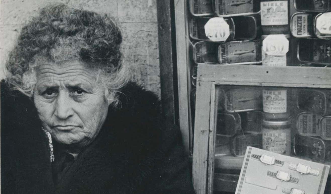 Erich Andres Woman, Market, Street Photography, Silver Gelatine Print, Italy 1950s, photo furniture