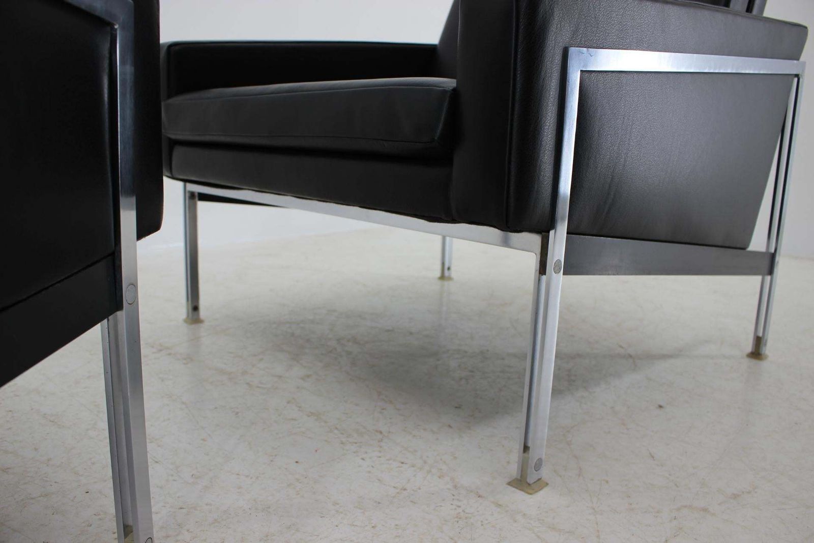 photo furniture 1960s Pair Of Steel And Leather Armchairs By Lübke, Germany