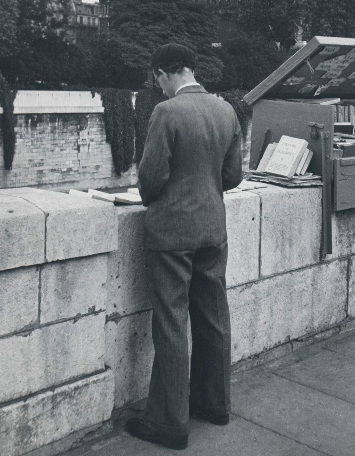 Man, Notre Dam, Street Photography, Paris, 1950s, 23 X 16,2 Cm 1955 photo furniture