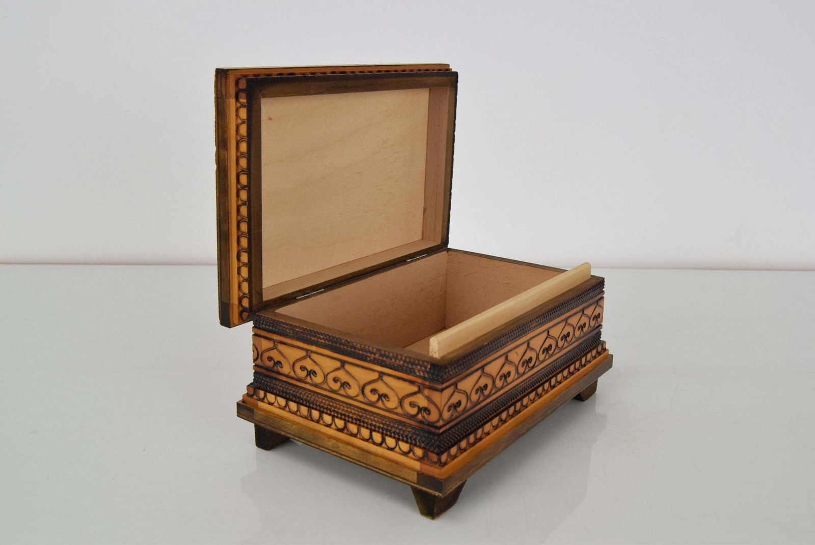 Vintage Wooden Box,Circa 1960's. photo vinterior