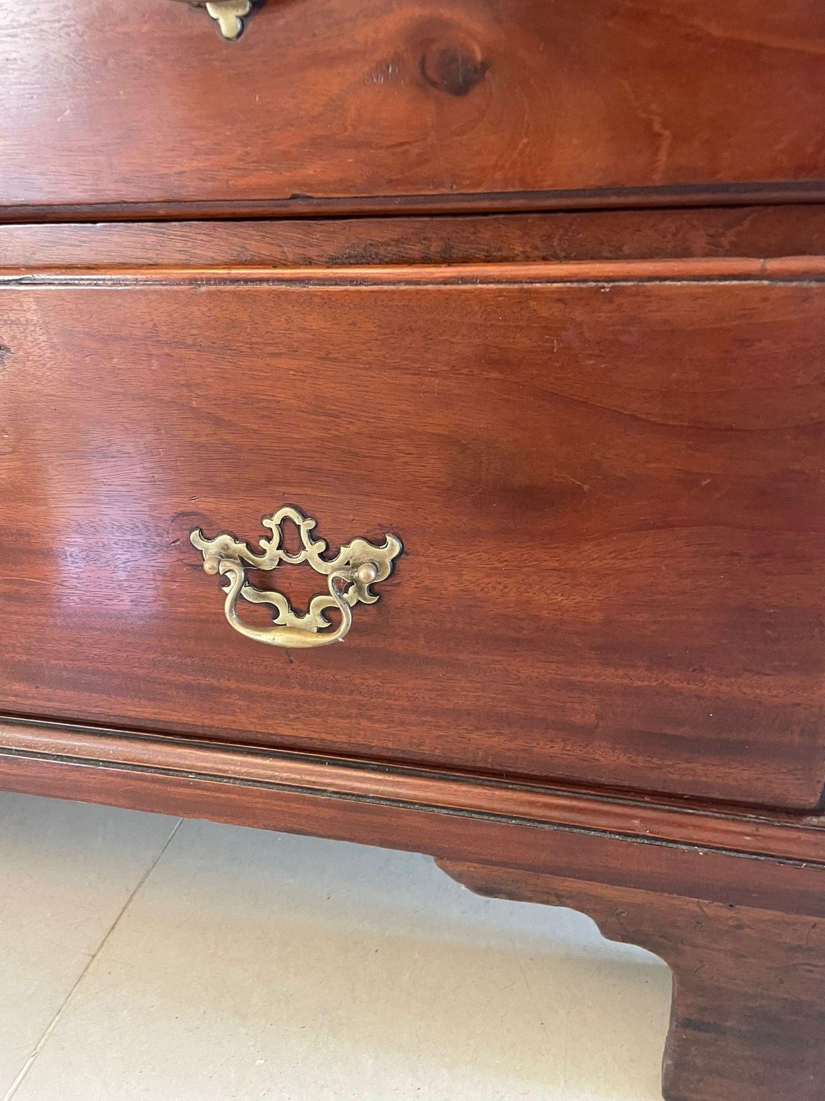 photo furniture Magnificent Antique George III Mahogany Chest On Chest