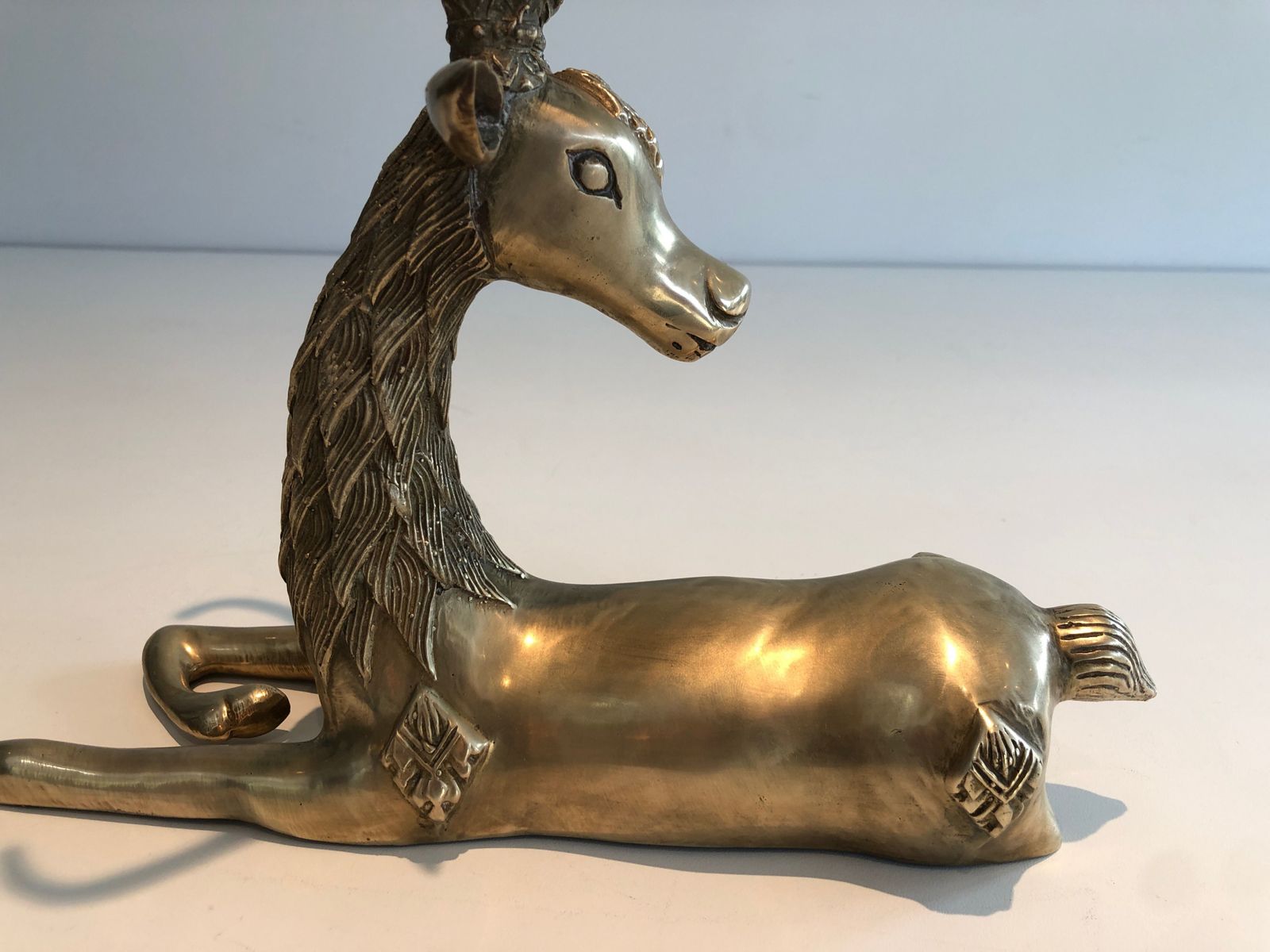 photo furniture Recumbent Deer In Brass With Inlays