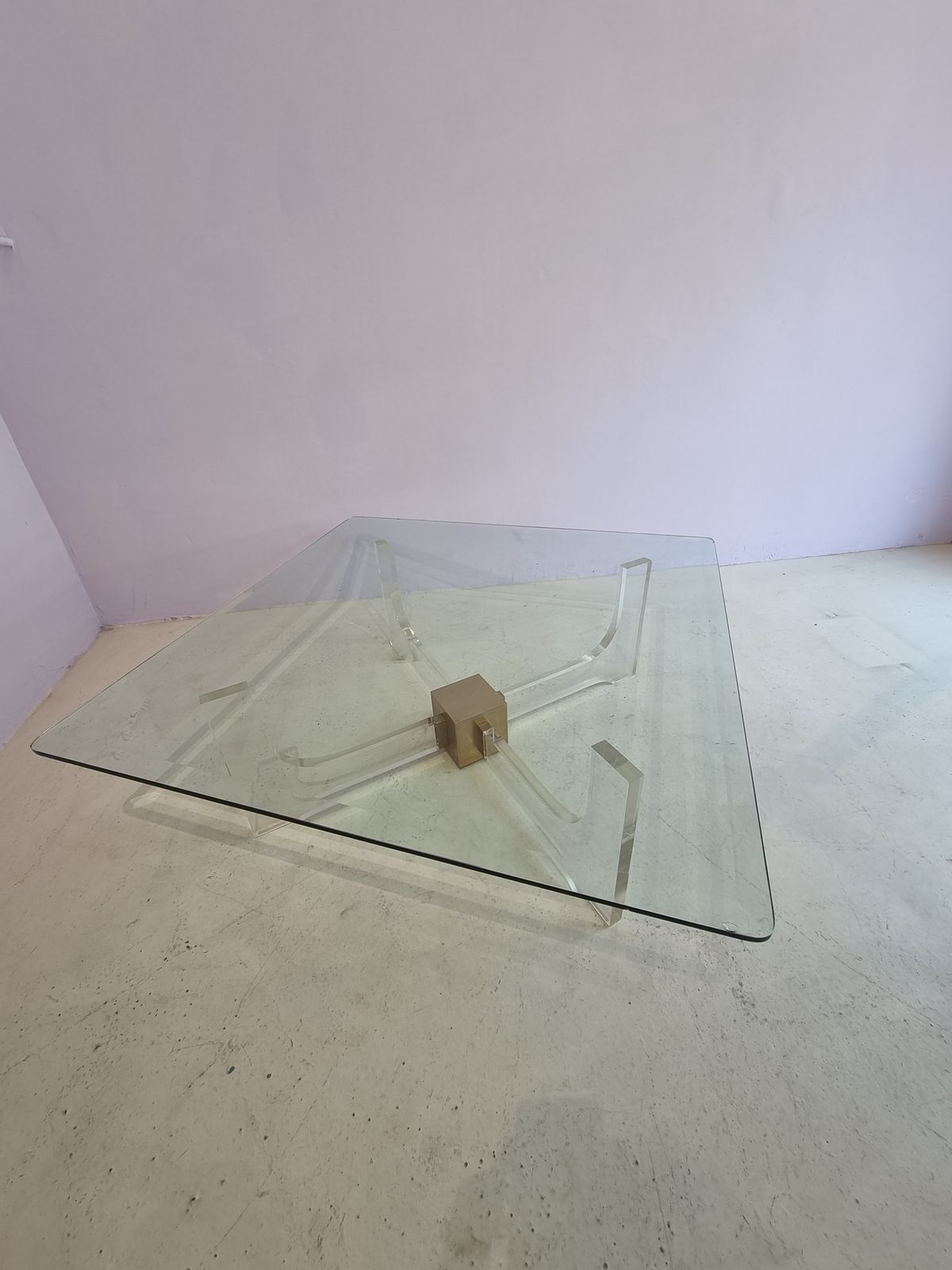 Lucite Salontafel Met Vierkant Glazen Blad photo Meubels