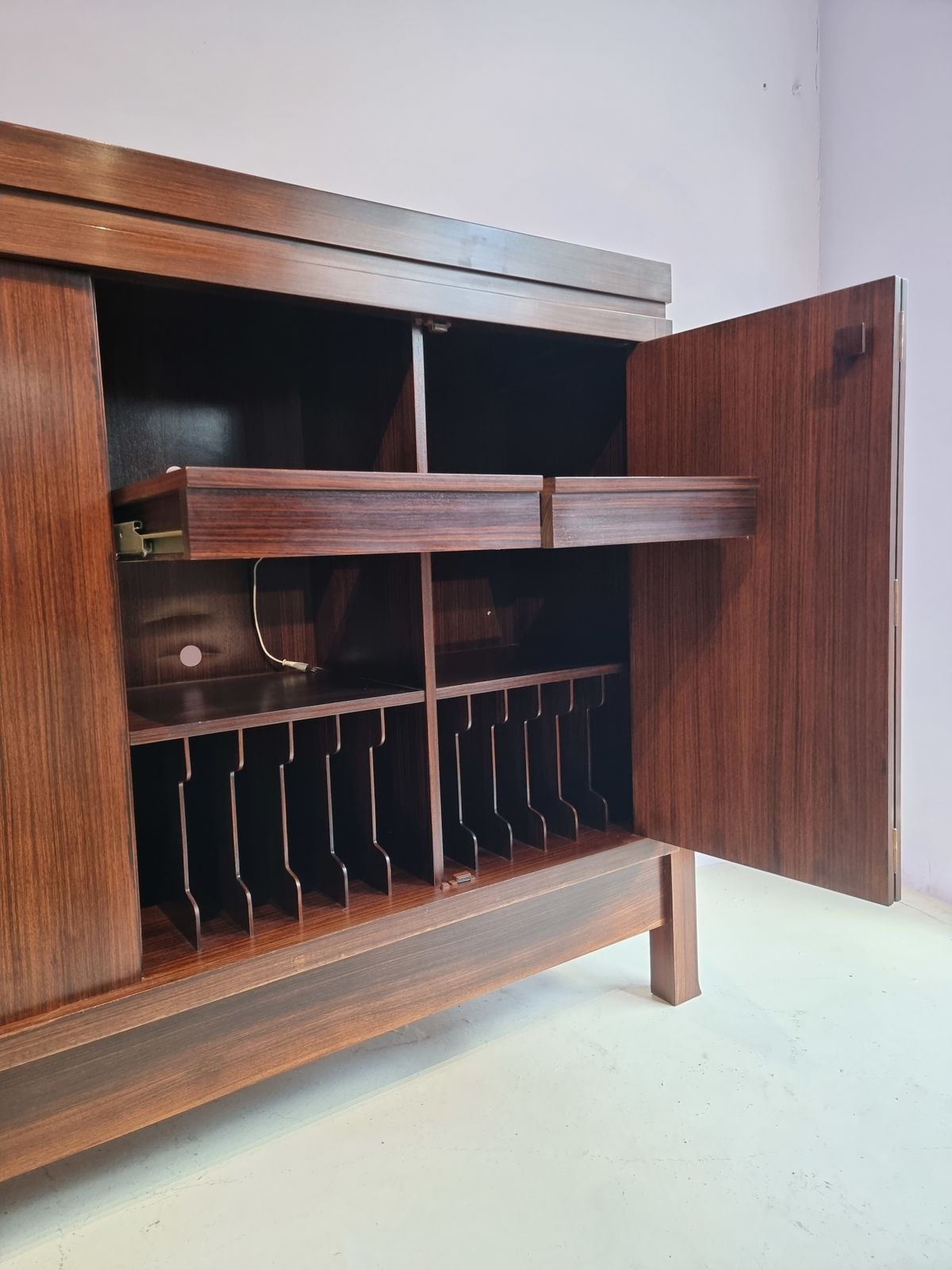 Very Rare Emiel Veranneman Brutalist Stero Cabinet photo vinterior