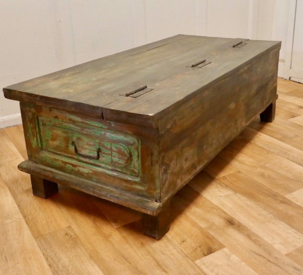 Folk Art Painted Storage Chest, photo vintage