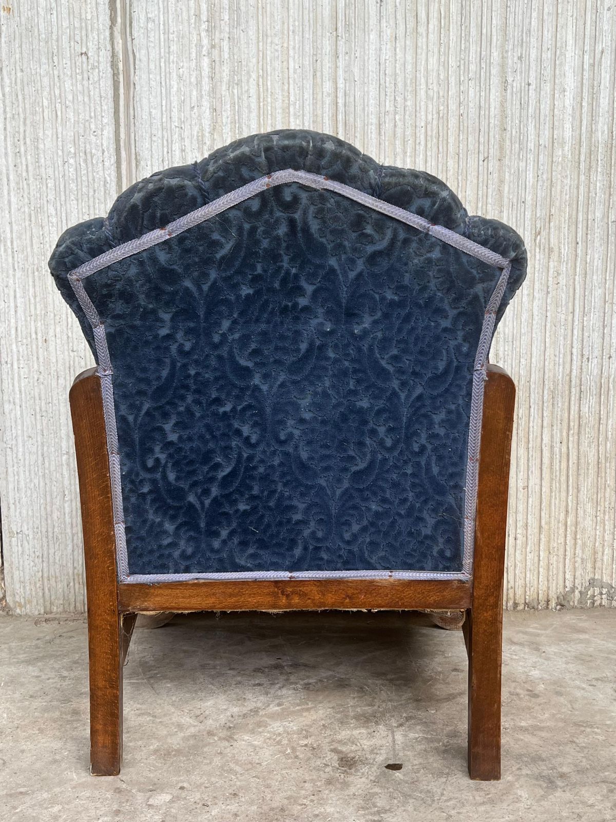 photo furniture Paire de fauteuils club Art déco en velours damassé bleu encre