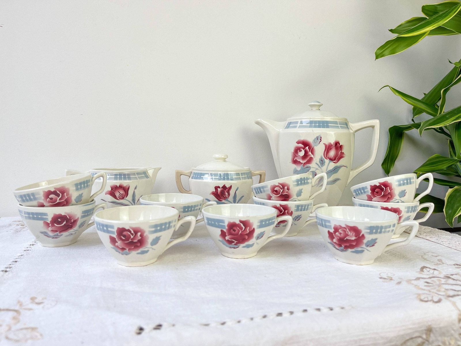 Vintage Tea Service In Flowered Earthenware Sarreguemines Model "Troyes" ~ Vintage Coffee Service Made In France ~ Tea Cups ~ Teapot