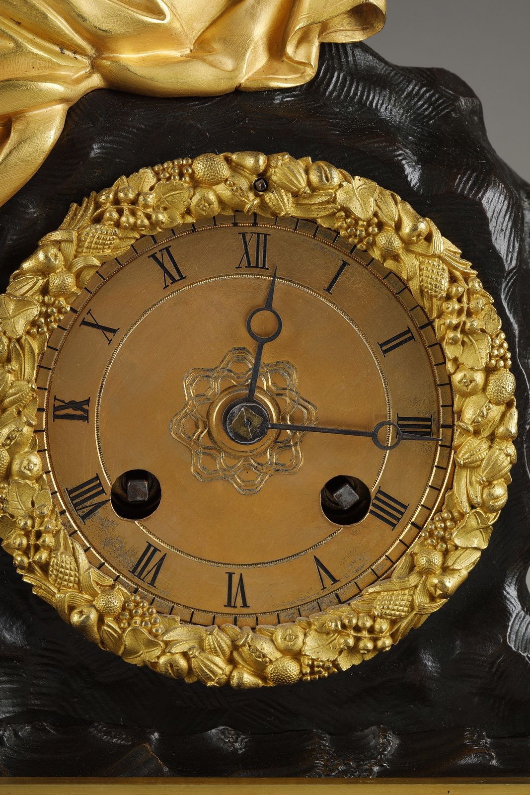 3077.0 Restoration Period Clock In Gilt Bronze With A Young Woman photo