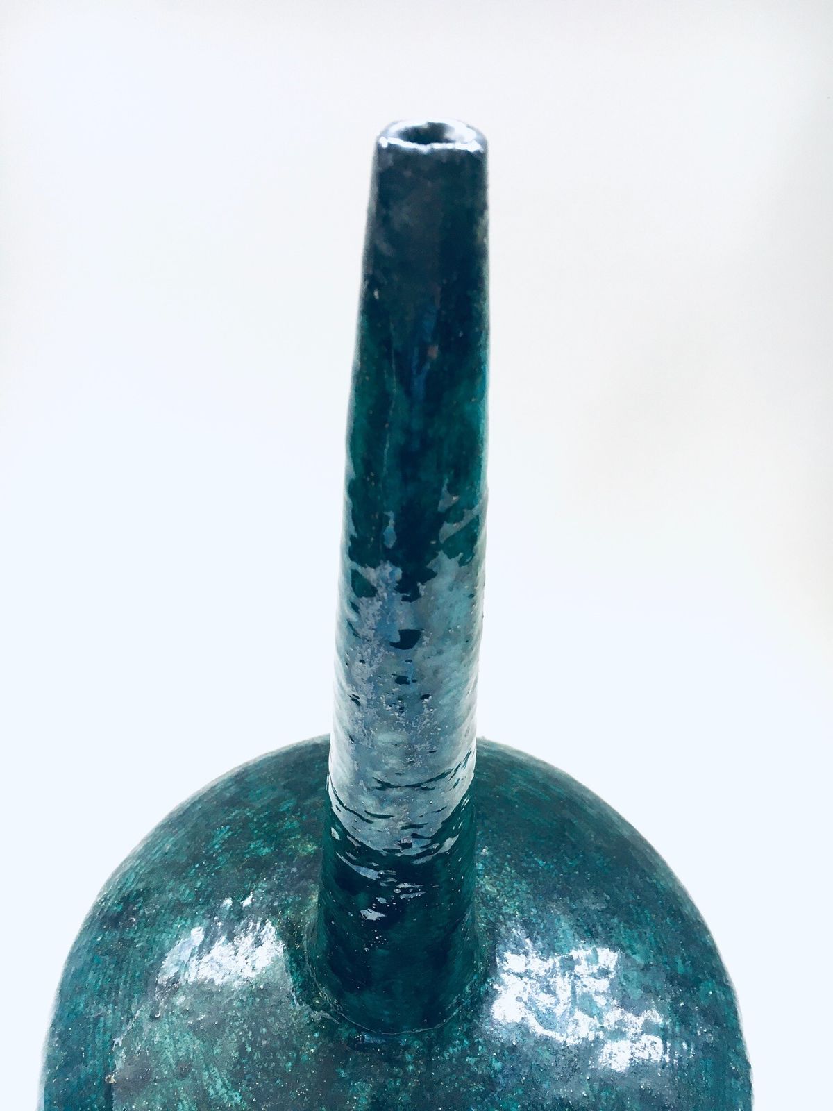 Handgemaakt Keramisch Geribbeld Vaasje, Art Pottery, België Ca. Jaren 1970 photo vinterior