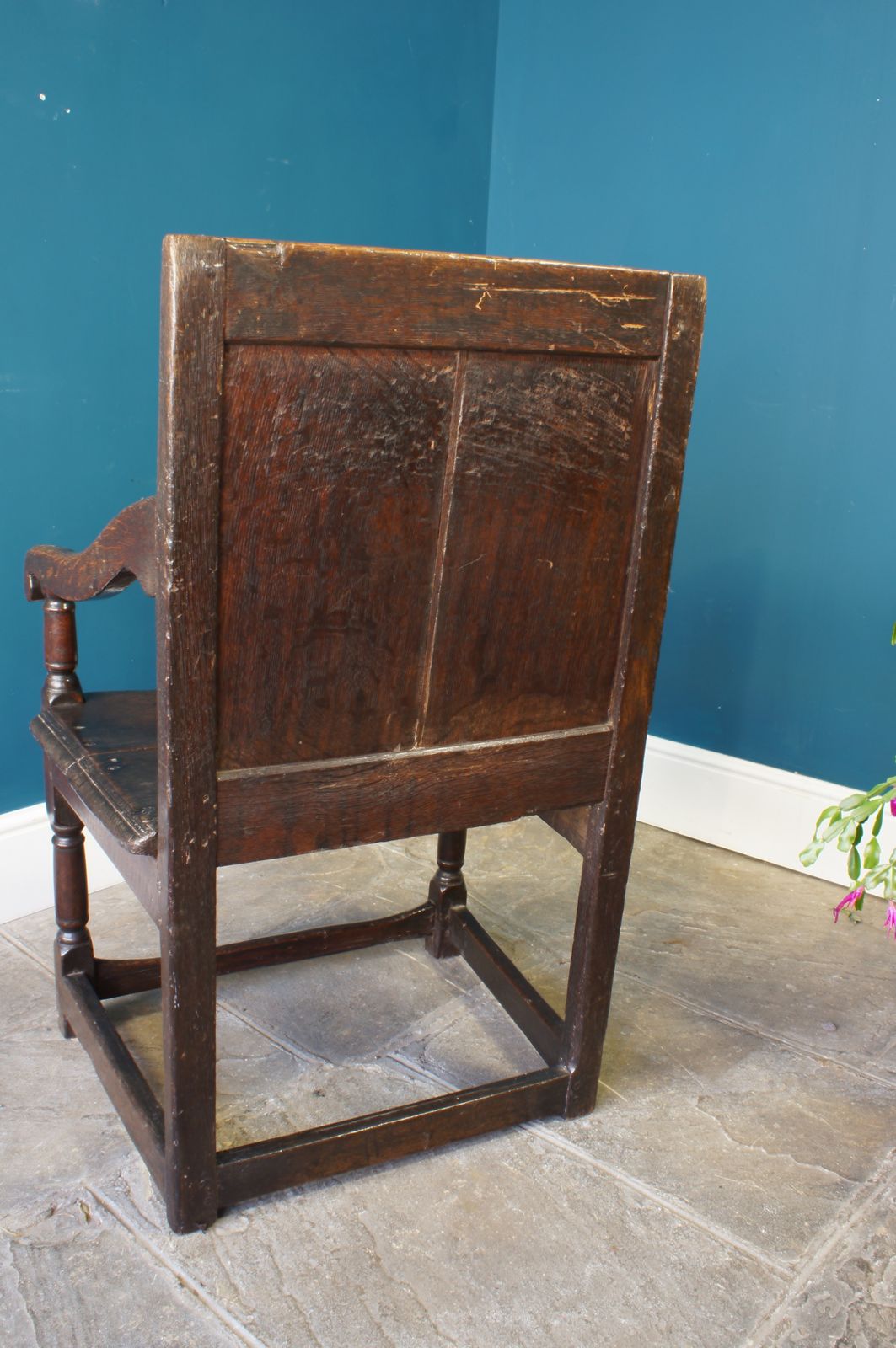 photo furniture 17th Century Oak Wainscot Chair.