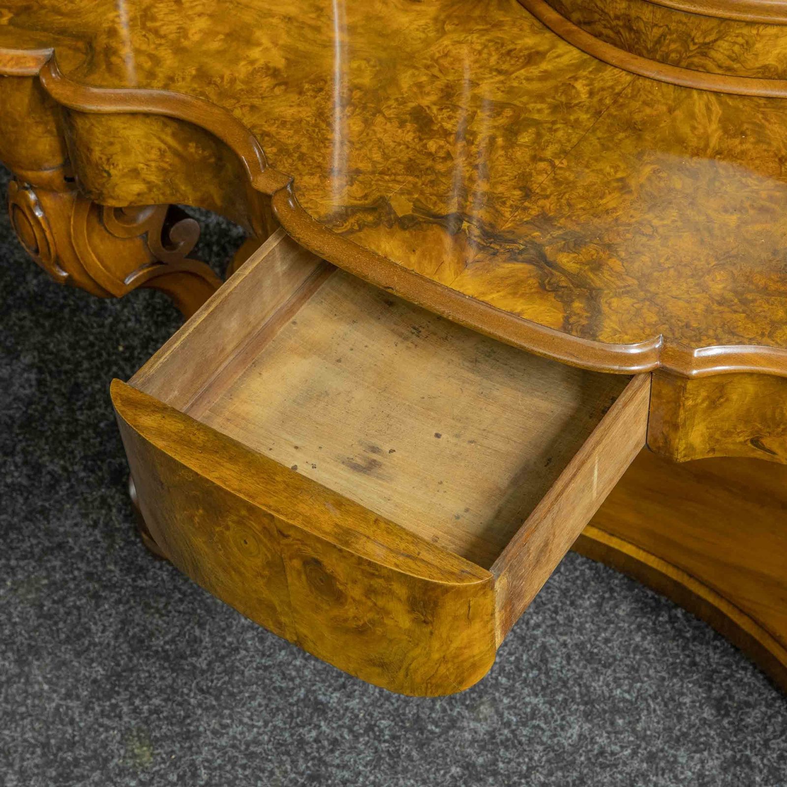 Mid Victorian Burr Walnut Dressing Table photo vinterior