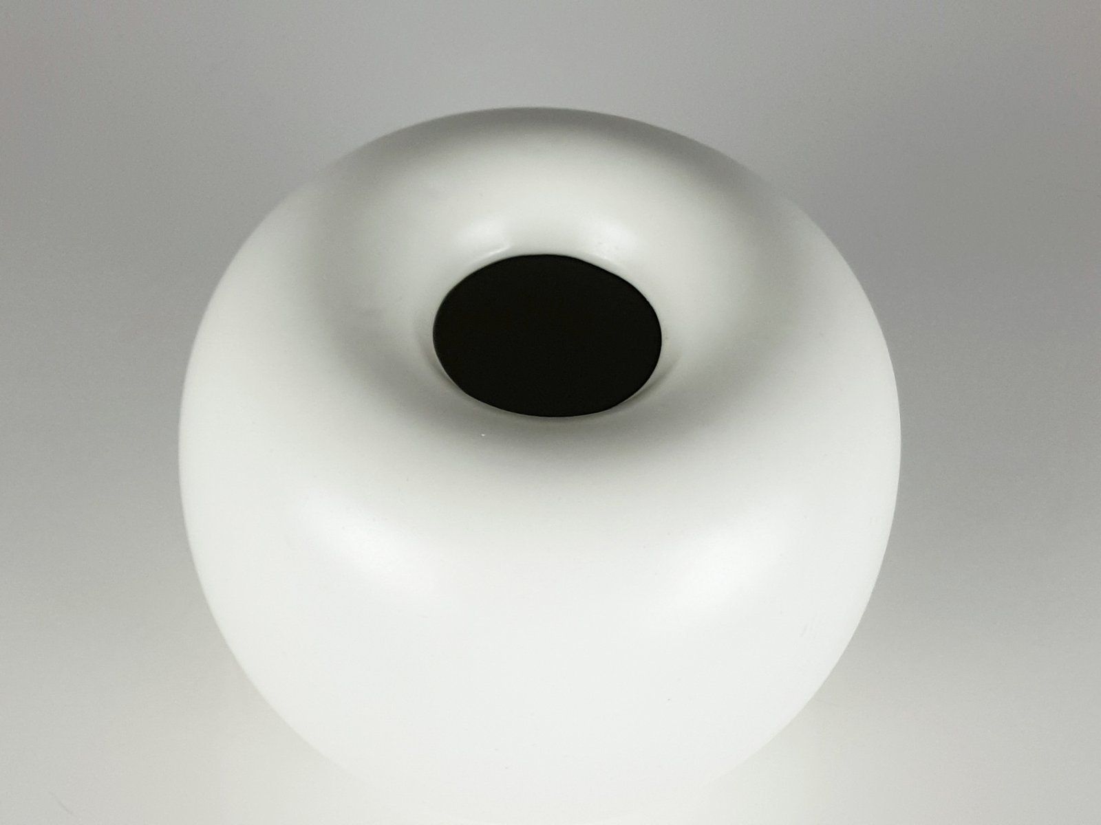 White Ceramic Sculptural Bombolo Centerpiece photo vinterior
