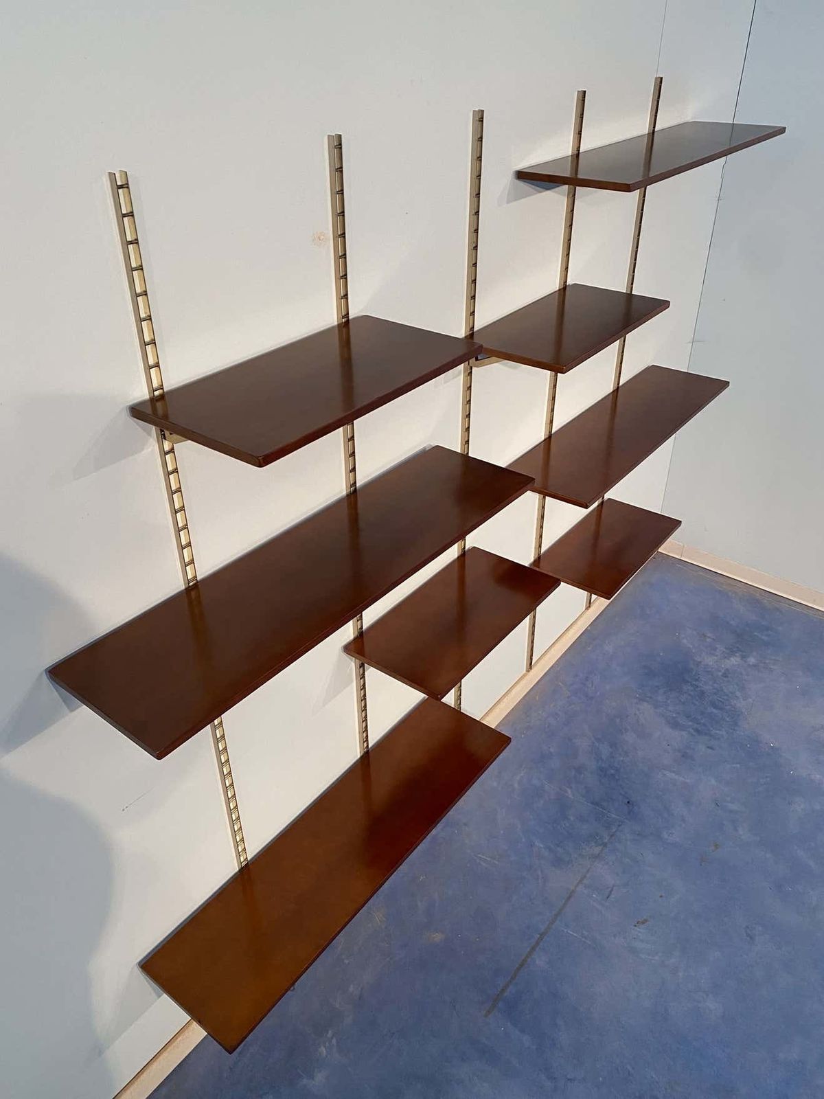 Italian Mid Century Suspended Wall Unit Boockase In Walnut And Gilded Metal 1960