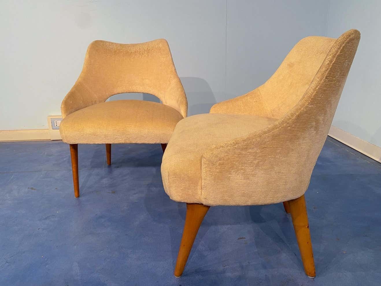 photo furniture A Couple Of Italian Mid Century Bed Chairs In Yellow Velvet By Vittorio Dassi