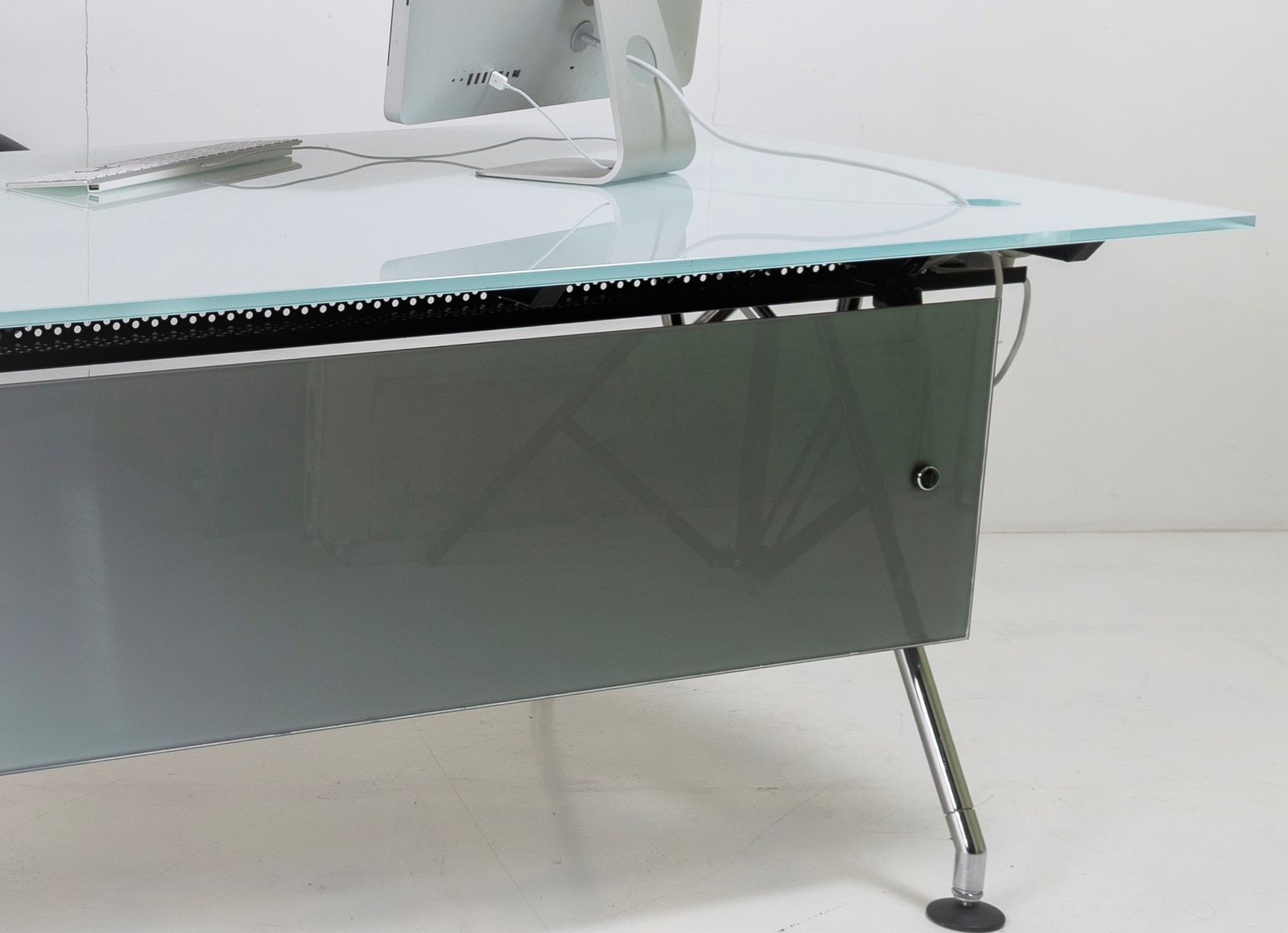 photo furniture Italian Glass Top On Chrome Executive ‘Nomos’ Desk By Norman Foster For Tecno 1980s