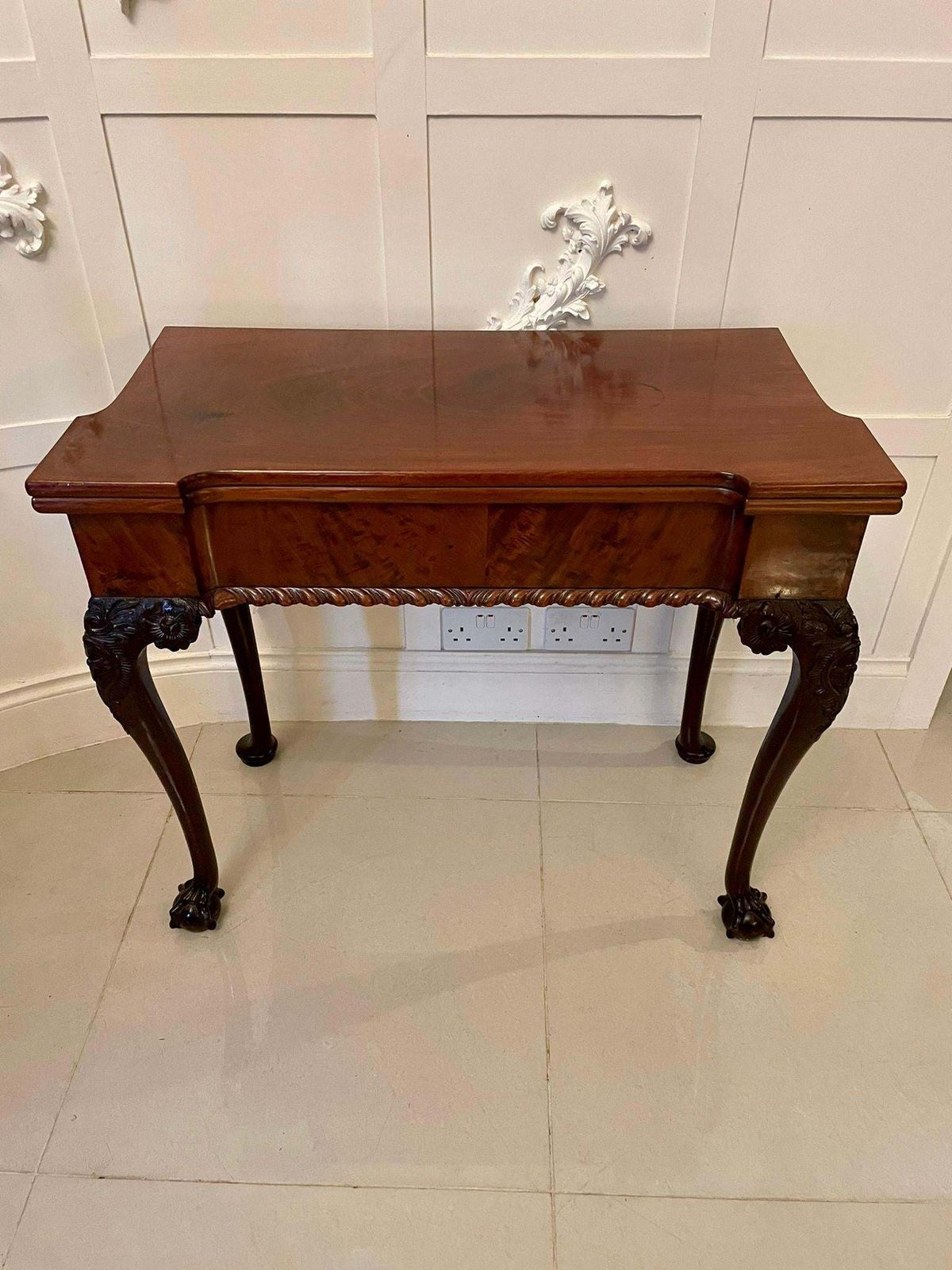 photo vintage Antique George III 18th Century Chippendale Quality Carved Mahogany Card Table