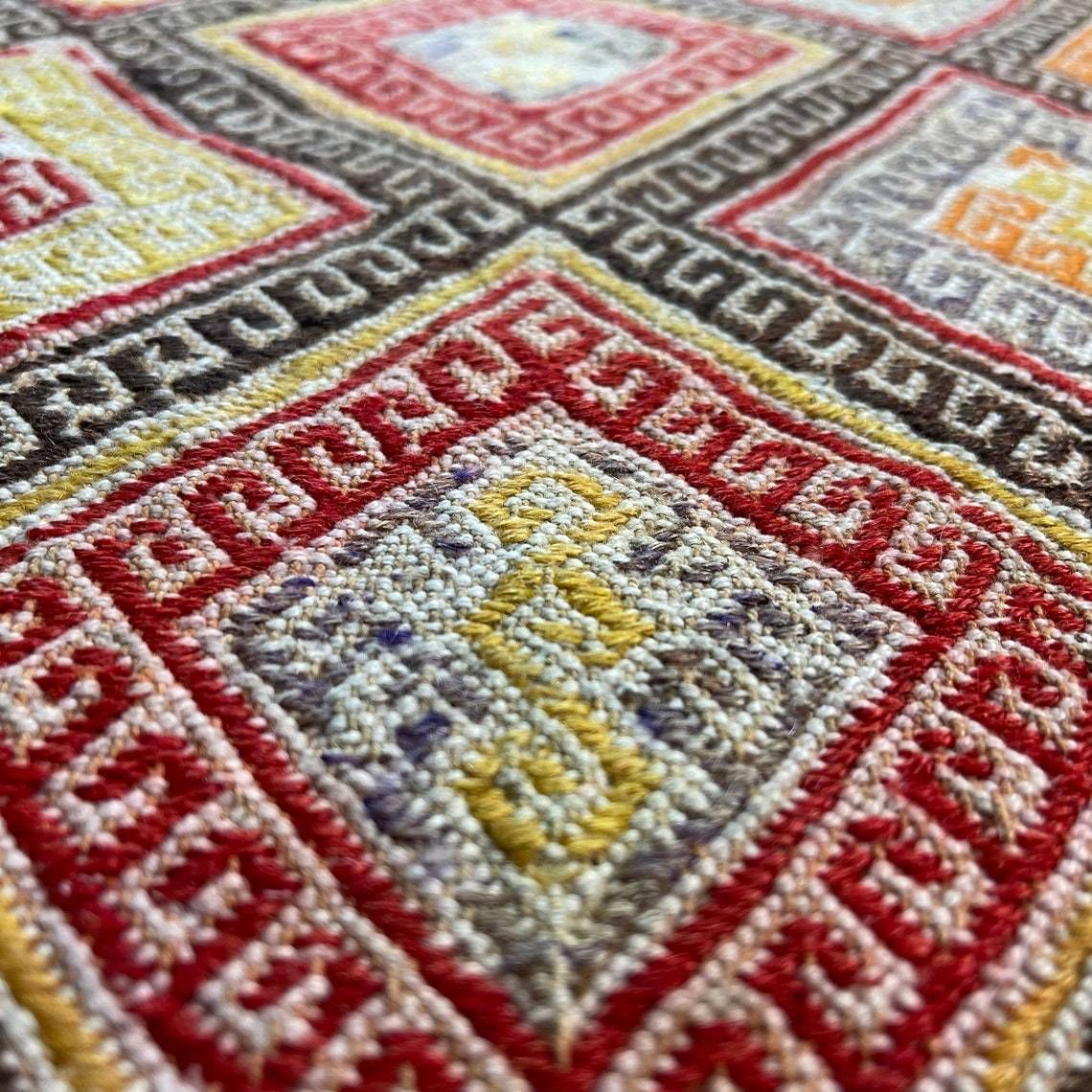 photo furniture Traditional Turkish Mini Kilim Rug ,Vintage Anatolian Turkish Kelim 84 X 50 Cm