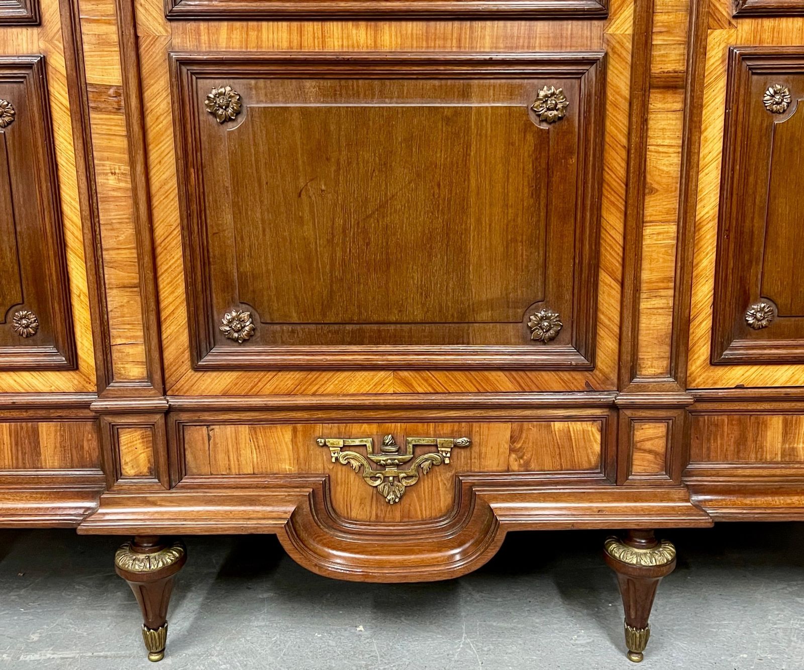 photo furniture Quality French Kingwood & Mahogany Bookcase
