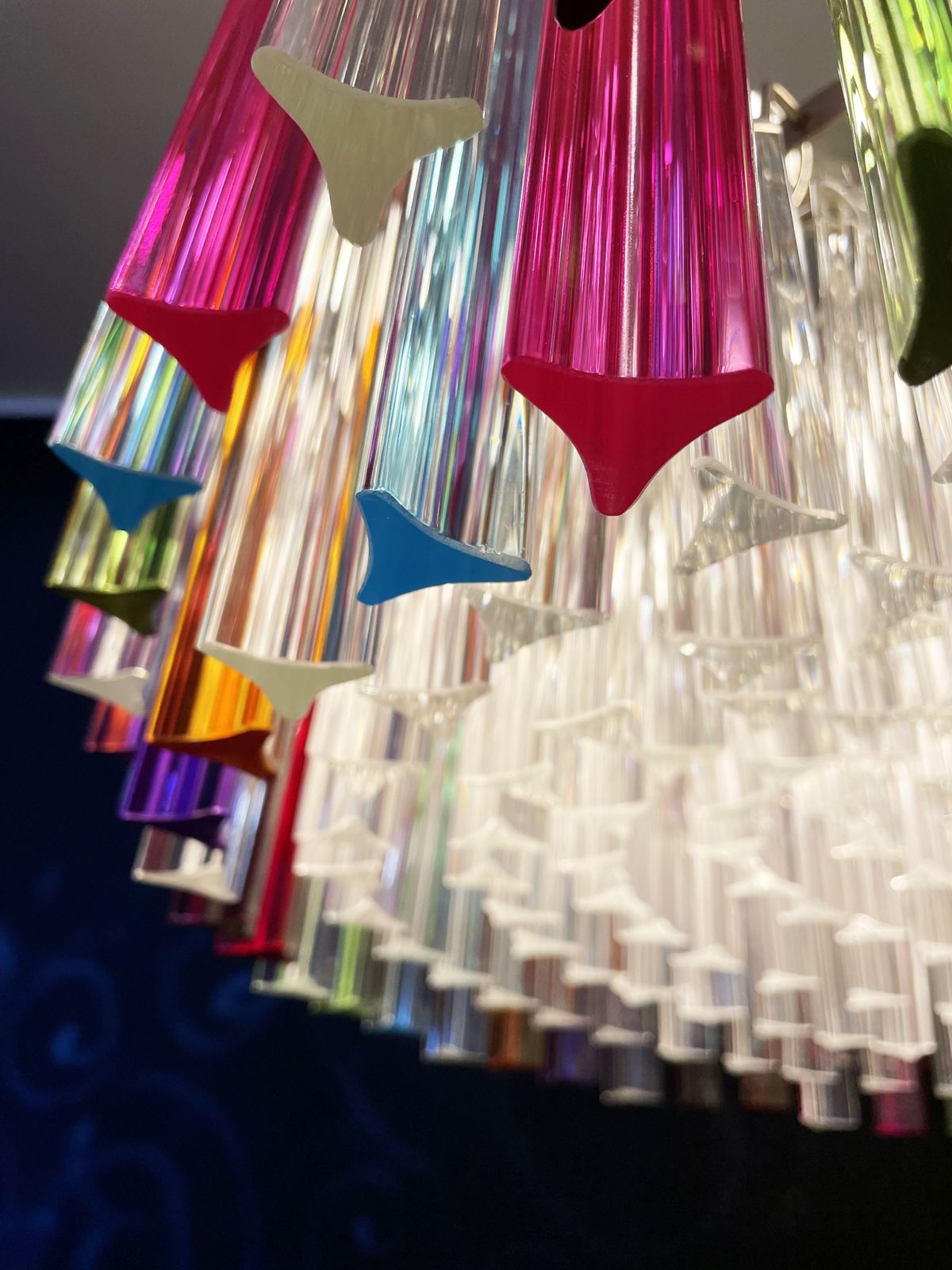 photo vintage Large Triedri Murano Glass Chandelier   265 Multicolored And Clear Prism
